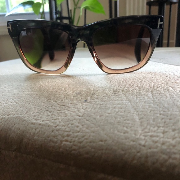 Tom ford sun glasses. Wore for a year. Brown Ambré. Normal wear and tear. - Picture 2 of 12